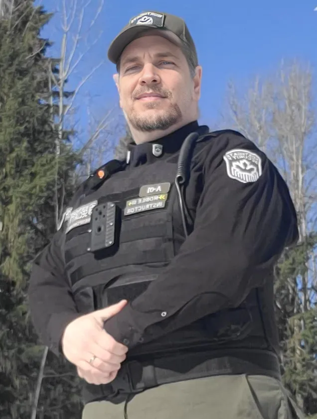 Field supervisor providing management support